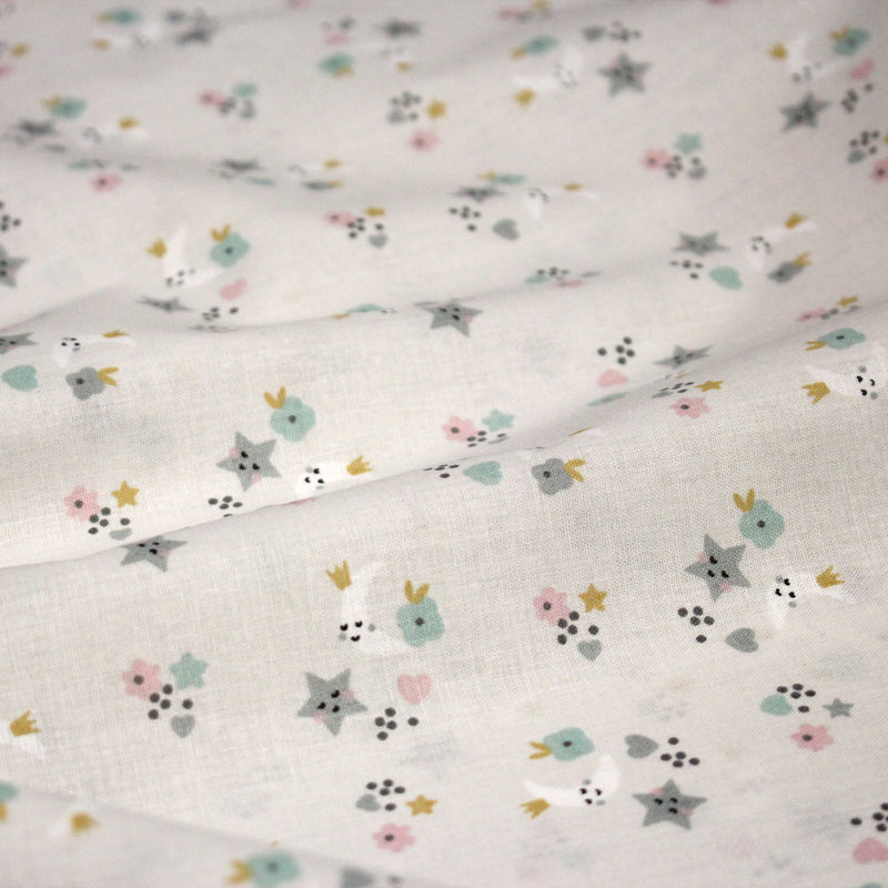 Tissu cotonnade enfant, fines fleurs, lunes et étoiles - OEKO - TEX STANDARD 100 - tissuspipi.com