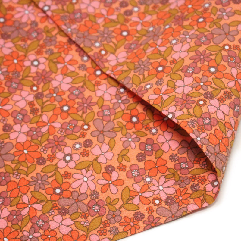Tissu cotonnade fleuri corail aux fines fleurs roses, ocres et parme - OEKO - TEX STANDARD 100 - tissuspipi.com