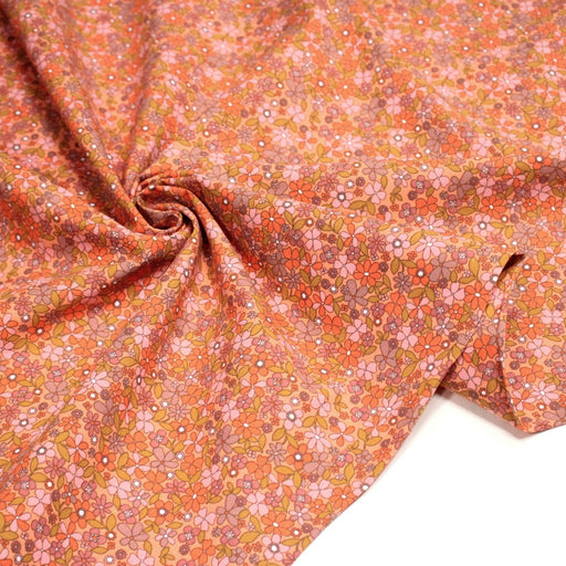 Tissu cotonnade fleuri corail aux fines fleurs roses, ocres et parme - OEKO - TEX STANDARD 100 - tissuspipi.com