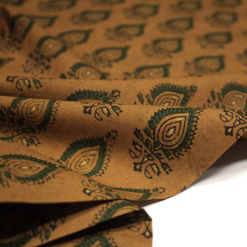 Tissu coton fin imprimé INDIENNES, ocre et motif Kalahari paisley vert - STANDARD 100 OEKO - TEX - tissuspipi.com