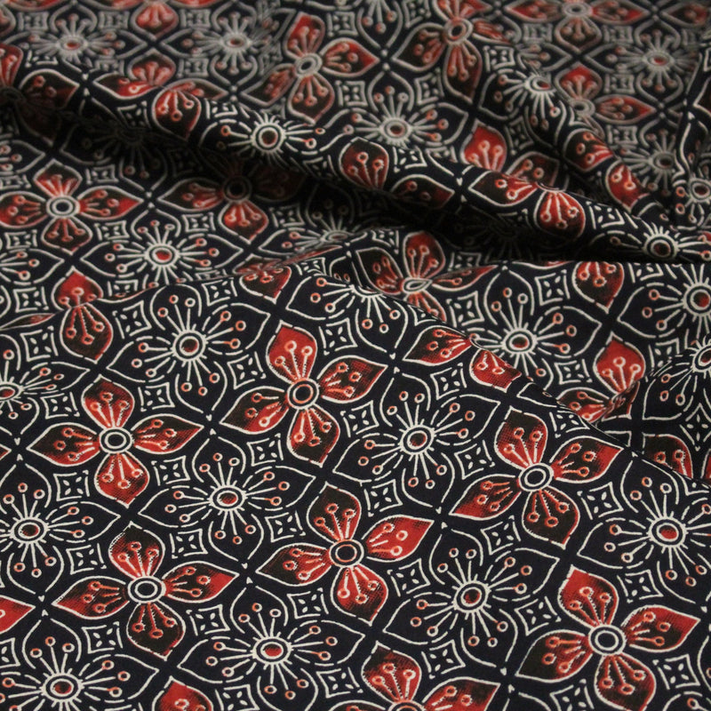 Tissu coton fin imprimé INDIENNES, noir aux motifs floraux géométriques - STANDARD 100 OEKO - TEX - tissuspipi.com