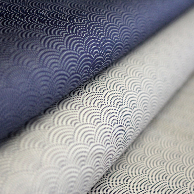 Tissu cotonnade motif japonais SEIGAIHA : écru/bleu et bleu/écru - COLLECTION JAPON INDIGO - tissuspipi.com
