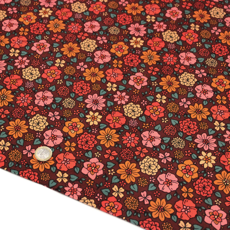 Tissu velours milleraies imprimé SEVENTIES choco aux fleurs rouge roses oranges - STANDARD 100 OEKO-TEX - tissuspipi.com