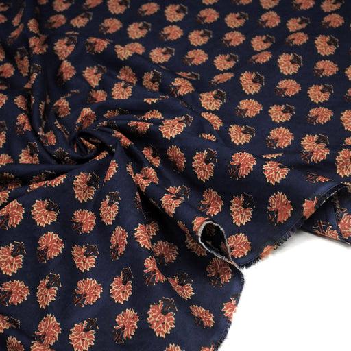 Tissu coton fin imprimé INDIENNES, bleu aux motifs floraux BOOTA rouges - STANDARD 100 OEKO - TEX - tissuspipi.com