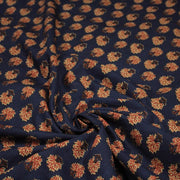 Tissu coton fin imprimé INDIENNES, bleu aux motifs floraux BOOTA rouges - STANDARD 100 OEKO - TEX - tissuspipi.com