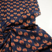 Tissu coton fin imprimé INDIENNES, bleu aux motifs floraux BOOTA rouges - STANDARD 100 OEKO - TEX - tissuspipi.com