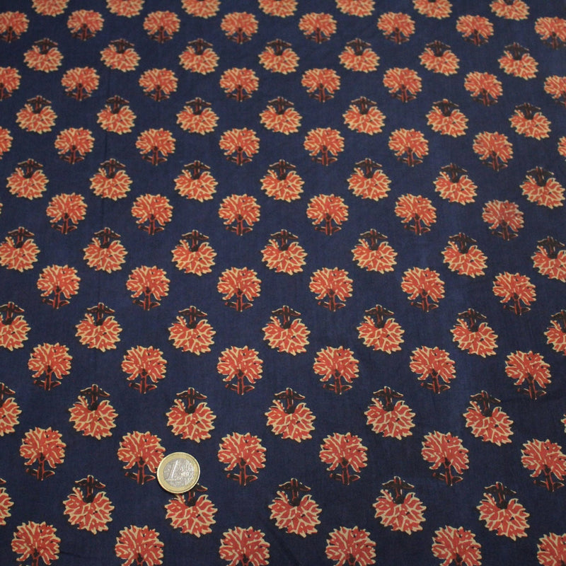 Tissu coton fin imprimé INDIENNES, bleu aux motifs floraux BOOTA rouges - STANDARD 100 OEKO - TEX - tissuspipi.com