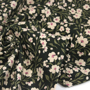 Tissu velours milleraies imprimé vert anglais aux fleurs écrues & fines feuilles - STANDARD 100 OEKO-TEX - tissuspipi.com