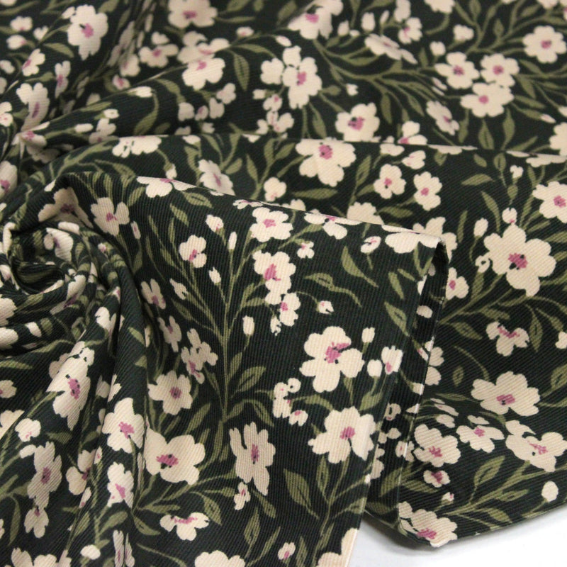 Tissu velours milleraies imprimé vert anglais aux fleurs écrues & fines feuilles - STANDARD 100 OEKO-TEX - tissuspipi.com