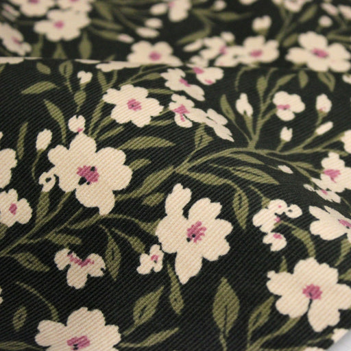 Tissu velours milleraies imprimé vert anglais aux fleurs écrues & fines feuilles - STANDARD 100 OEKO-TEX - tissuspipi.com