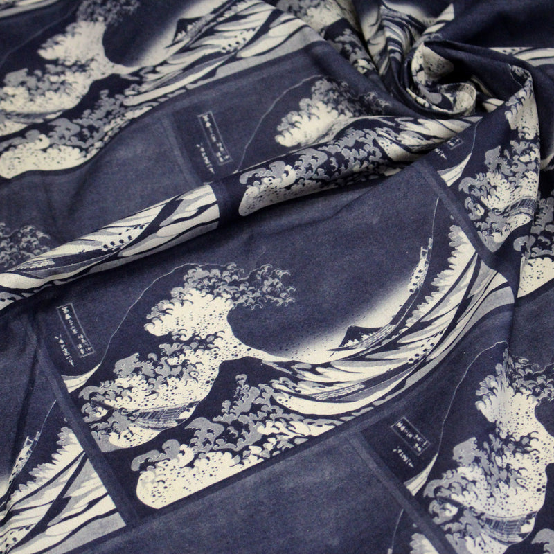 Tissu cotonnade motif japonais "La Grande Vague de Kanagawa" d'HOKUSAI, tons bleus & écrus - tissuspipi.com
