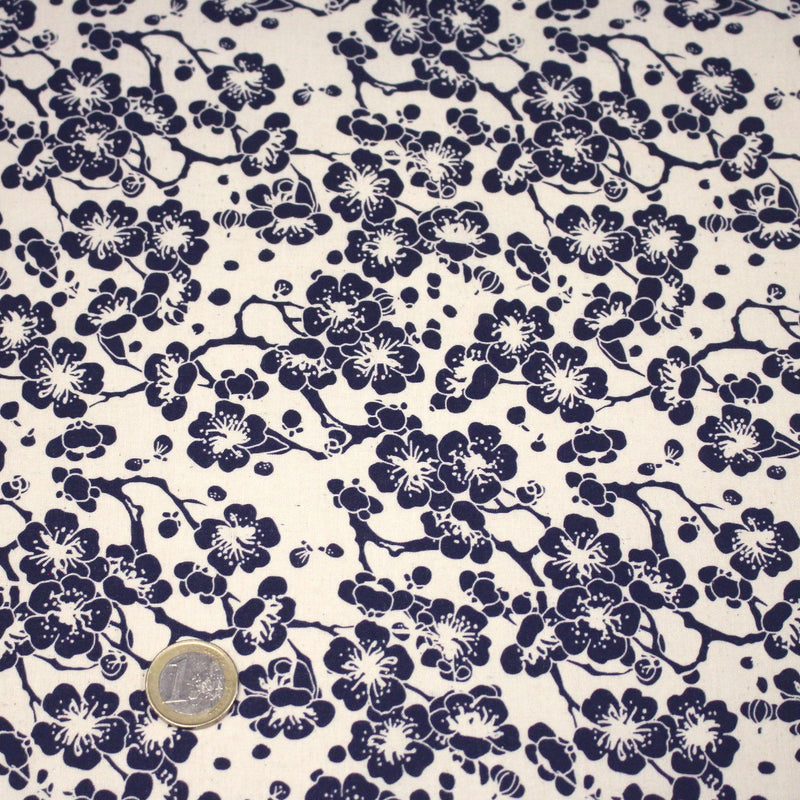 Tissu cotonnade motif japonais HANA aux fleurs de cerisier : écru/bleu et bleu/écru - tissuspipi.com