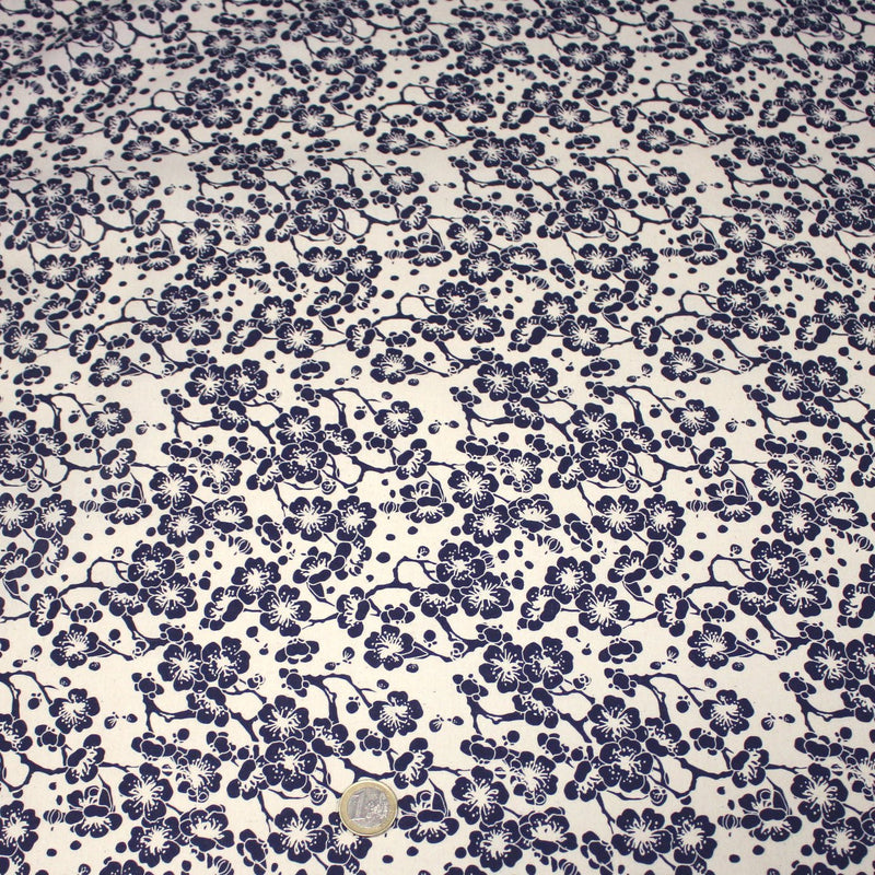 Tissu cotonnade motif japonais HANA aux fleurs de cerisier : écru/bleu et bleu/écru - tissuspipi.com