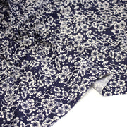 Tissu cotonnade motif japonais HANA aux fleurs de cerisier : écru/bleu et bleu/écru - tissuspipi.com
