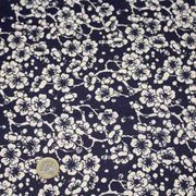 Tissu cotonnade motif japonais HANA aux fleurs de cerisier : écru/bleu et bleu/écru - tissuspipi.com