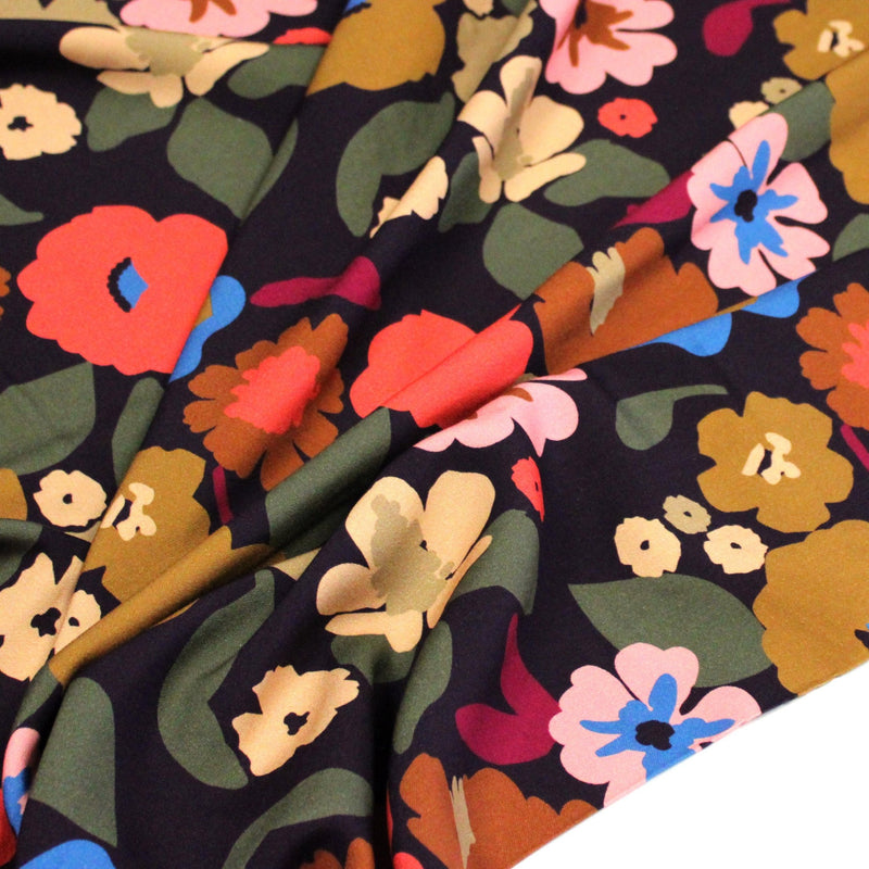 Tissu Viscose fluide fleurs graphiques rétro multicolores, fond noir – STANDARD 100 OEKO-TEX - tissuspipi.com