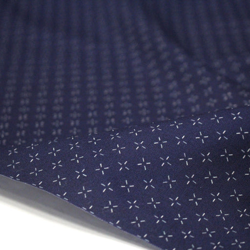 Tissu cotonnade motif japonais KA - KASURI aux croix écrus & fond bleu - tissuspipi.com