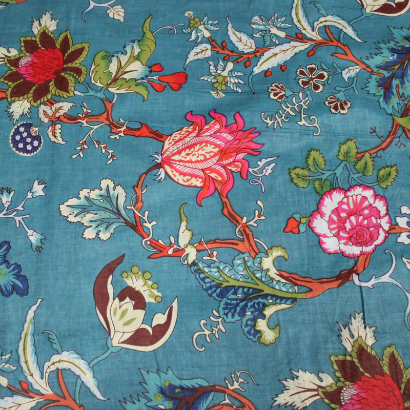 Tissu coton fin imprimé INDIENNES, bleu canard aux fleurs et motifs indiens multicolores - tissuspipi.com