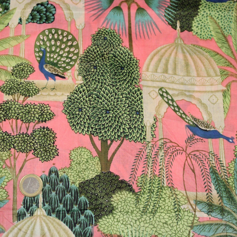 Tissu coton fin imprimé INDIENNES, rose, temples indiens, palmiers et paons, écru / vert / bleu - tissuspipi.com