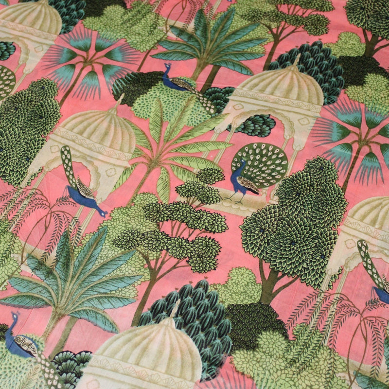 Tissu coton fin imprimé INDIENNES, rose, temples indiens, palmiers et paons, écru / vert / bleu - tissuspipi.com