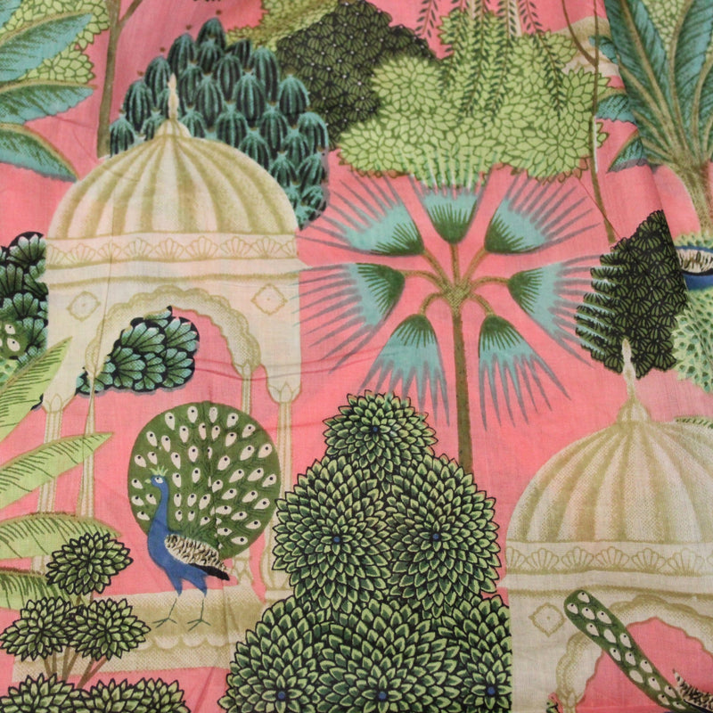 Tissu coton fin imprimé INDIENNES, rose, temples indiens, palmiers et paons, écru / vert / bleu - tissuspipi.com
