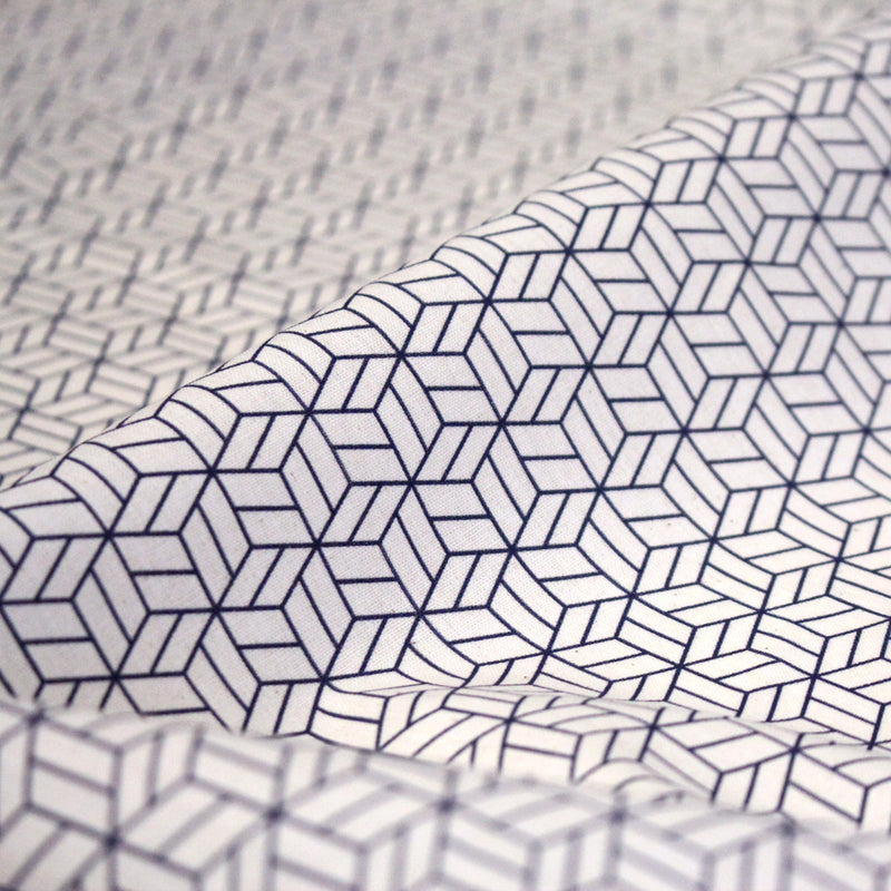 Tissu cotonnade motif japonais KAGOME – Bleu indigo & écru - tissuspipi.com