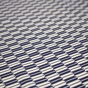 Tissu cotonnade motif japonais YAGASURI, flèches bleues & écrues - tissuspipi.com