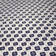 Tissu cotonnade motif japonais KIKKŌ HANABISHI, fleurs & hexagone, bleu & écru - tissuspipi.com