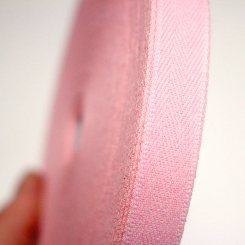 Ruban sergé de coton rose pâle 15mm - Galette de 50 mètres - Fabrication française - tissuspipi.com