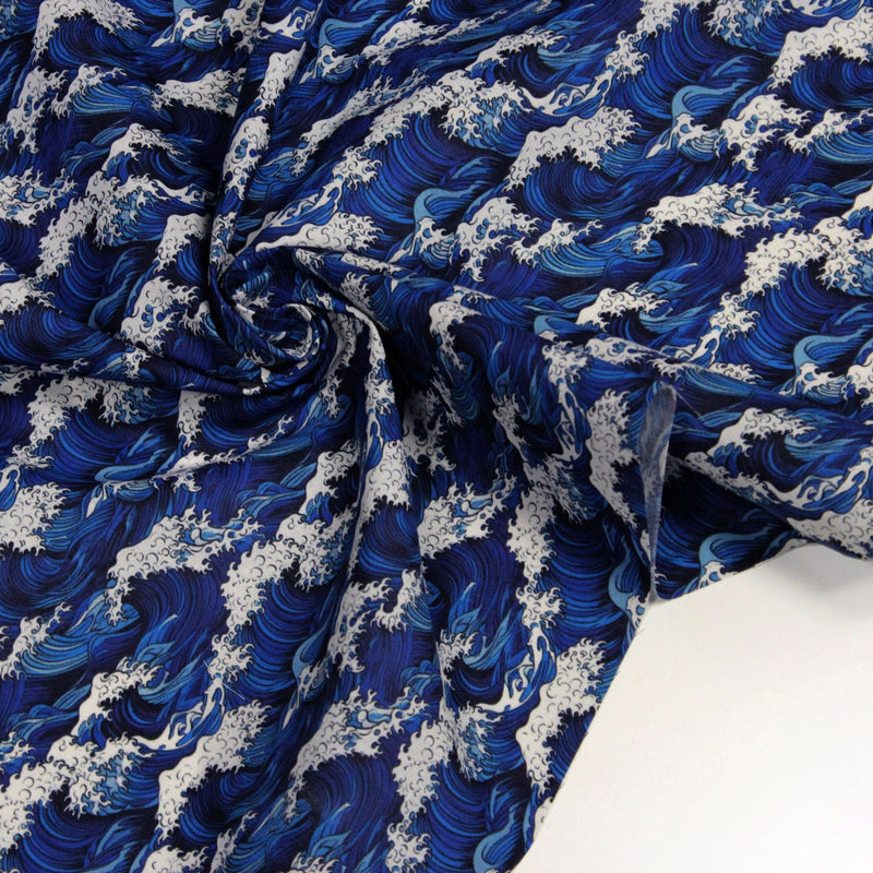 Tissu cotonnade motif japonais de la vague Kanagawa d’Hokusai, tons bleus & blancs - OEKO - TEX - tissuspipi.com