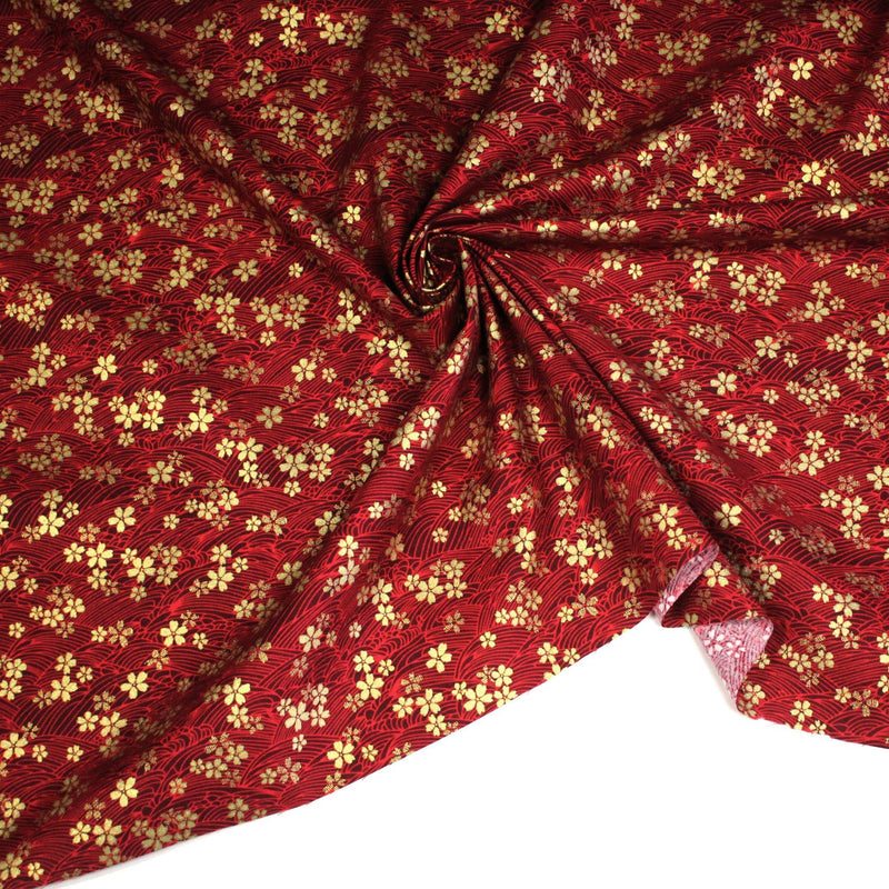 Tissu coton motif japonais vagues & fleurs sakura dorées : Bleu ou rouge - COLLECTION JAPON DORÉ - tissuspipi.com