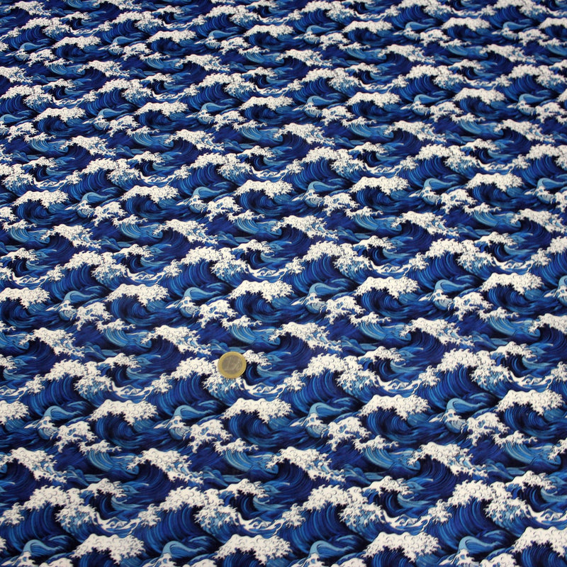 Tissu cotonnade motif japonais de la vague Kanagawa d’Hokusai, tons bleus & blancs - OEKO - TEX - tissuspipi.com