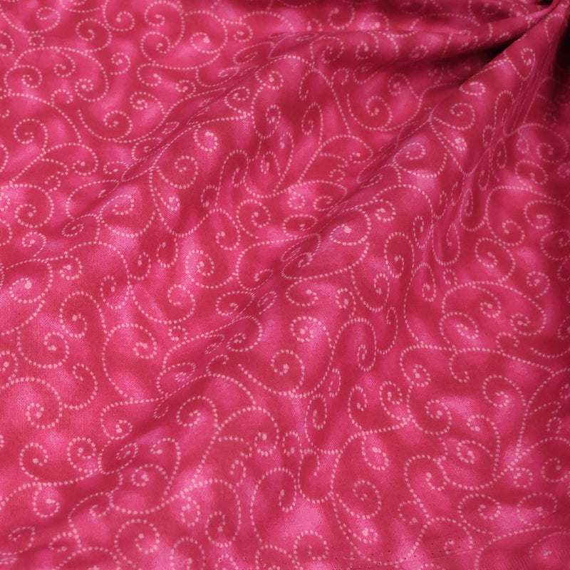 Tissu cotonnade faux-uni fuchsia aux arabesques roses, Grande largeur 280cm de large - MADE IN INDIA - tissuspipi.com