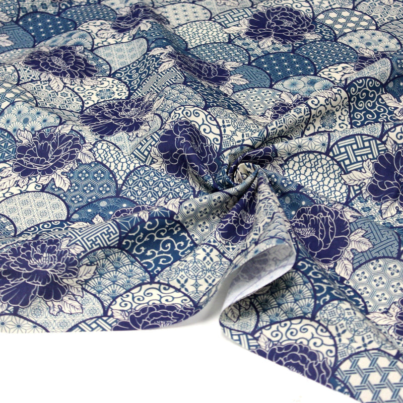 Tissu cotonnade GIMZA aux motifs japonais floraux & géométriques traditionnels, tons bleus - OEKO - TEX - tissuspipi.com