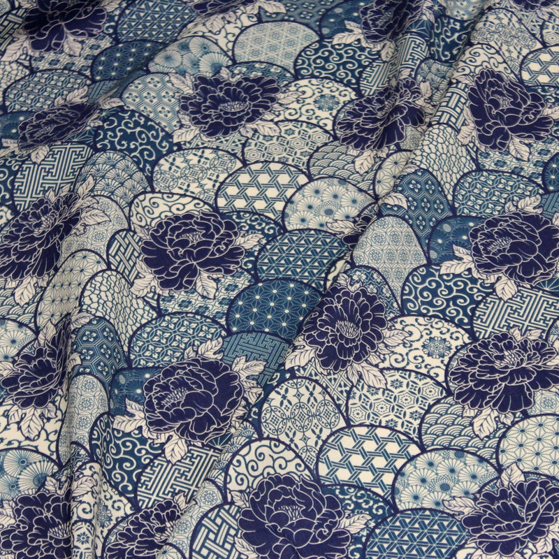 Tissu cotonnade GIMZA aux motifs japonais floraux & géométriques traditionnels, tons bleus - OEKO - TEX - tissuspipi.com