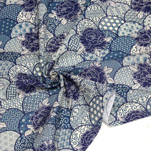 Tissu cotonnade GIMZA aux motifs japonais floraux & géométriques traditionnels, tons bleus - OEKO - TEX - tissuspipi.com