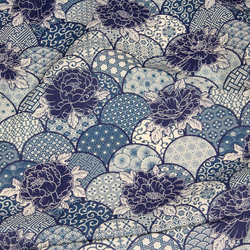 Tissu cotonnade GIMZA aux motifs japonais floraux & géométriques traditionnels, tons bleus - OEKO - TEX - tissuspipi.com