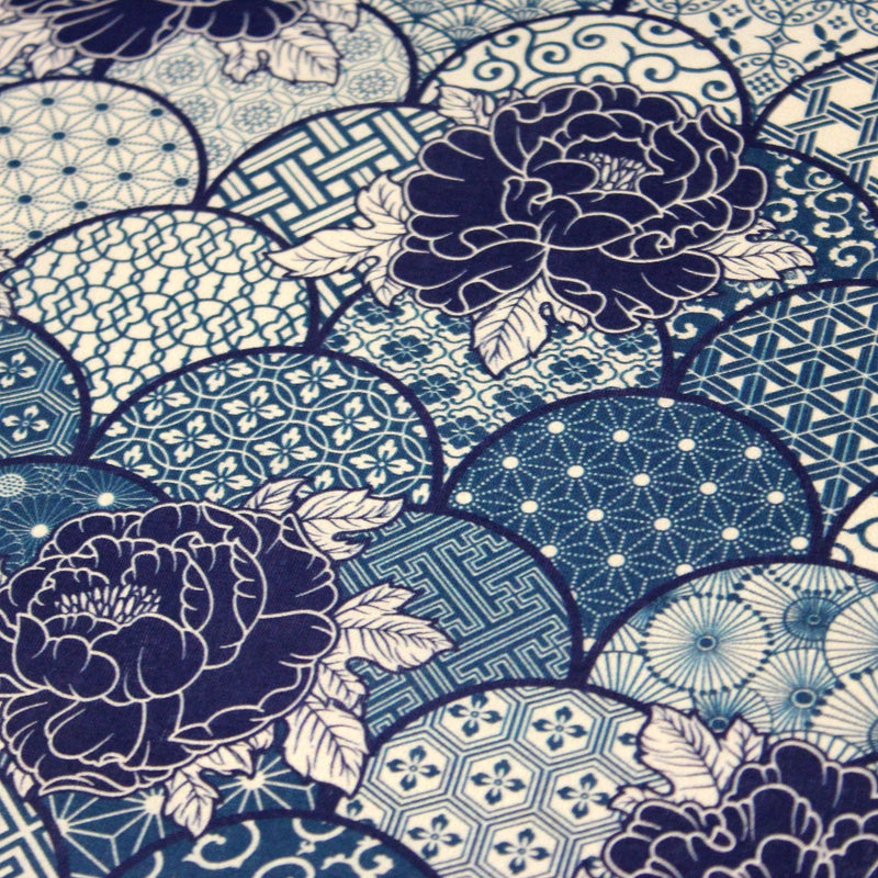 Tissu cotonnade GIMZA aux motifs japonais floraux & géométriques traditionnels, tons bleus - OEKO - TEX - tissuspipi.com