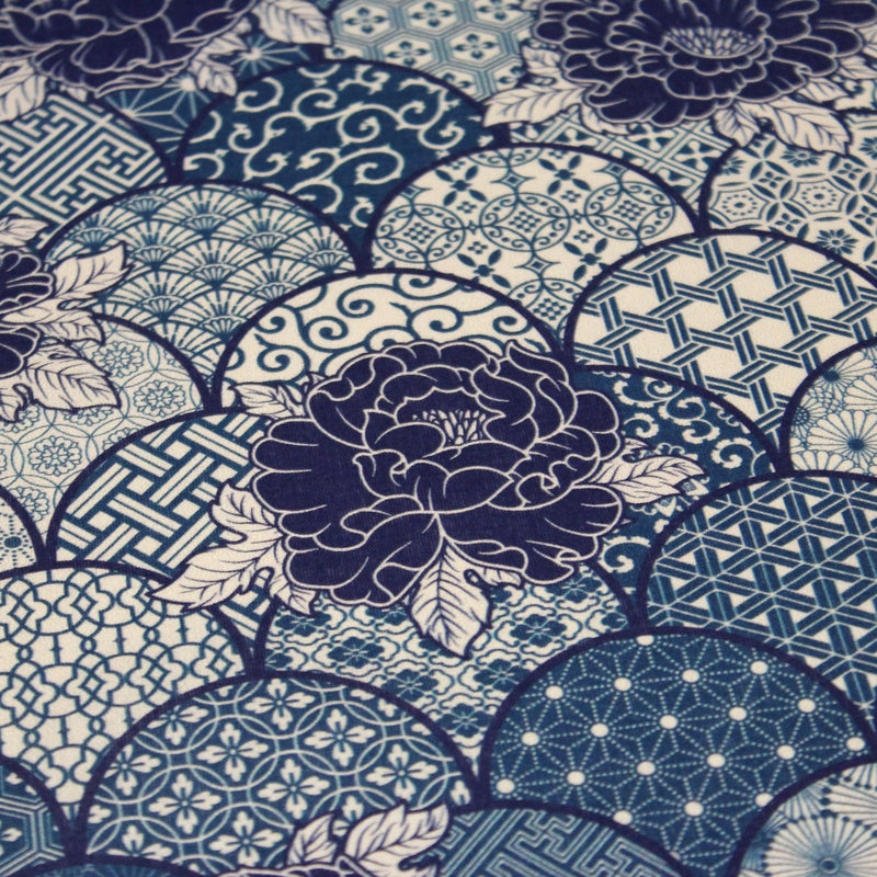Tissu cotonnade GIMZA aux motifs japonais floraux & géométriques traditionnels, tons bleus - OEKO - TEX - tissuspipi.com