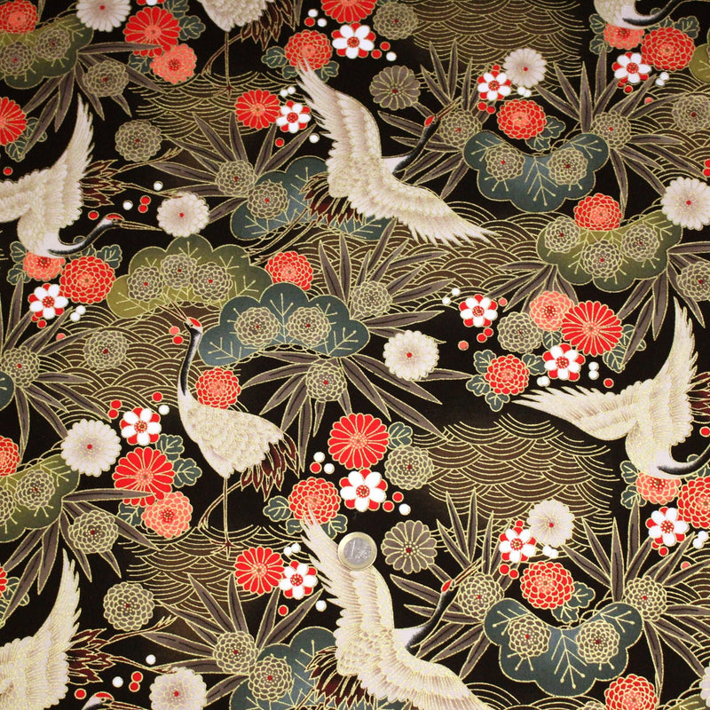 Tissu coton motif japonais TSURU aux grues dorées, chrysanthèmes & Seigaiha, fond noir - COLLECTION JAPON DORÉ - tissuspipi.com
