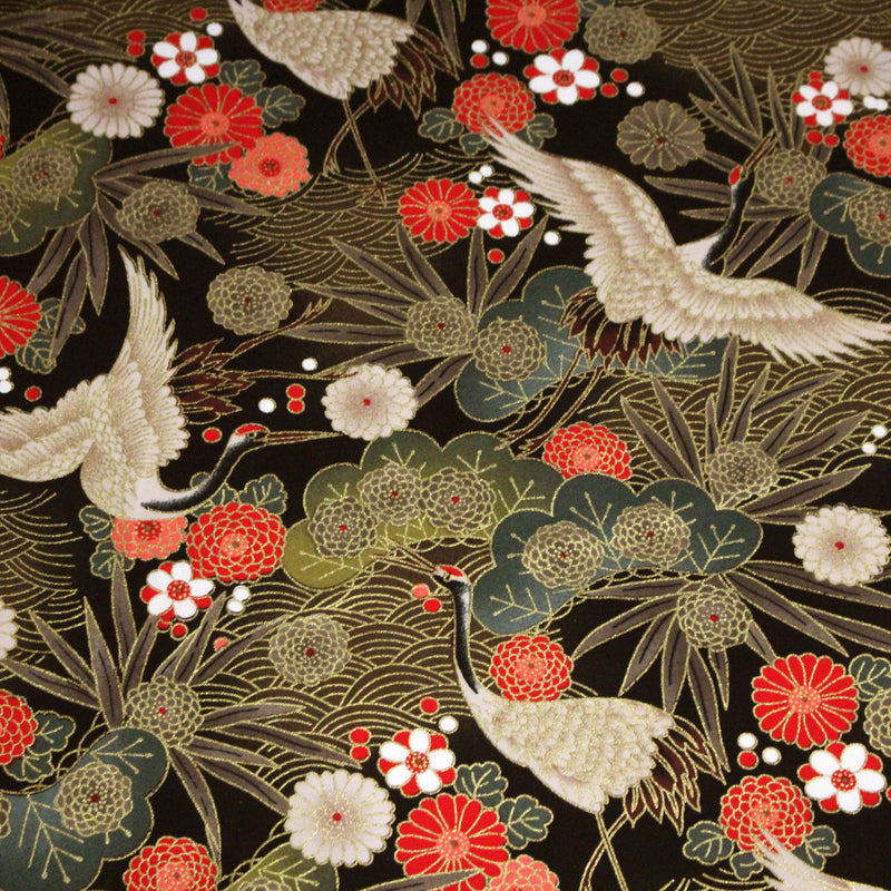 Tissu coton motif japonais TSURU aux grues dorées, chrysanthèmes & Seigaiha, fond noir - COLLECTION JAPON DORÉ - tissuspipi.com