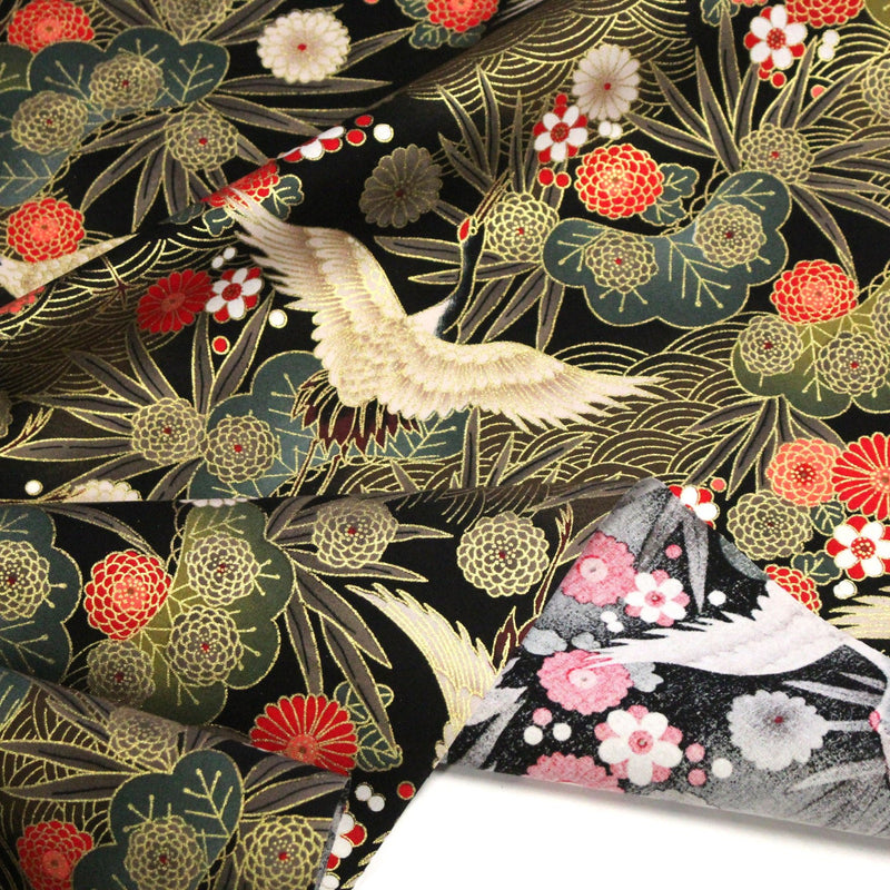 Tissu coton motif japonais TSURU aux grues dorées, chrysanthèmes & Seigaiha, fond noir - COLLECTION JAPON DORÉ - tissuspipi.com