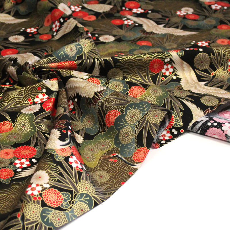 Tissu coton motif japonais TSURU aux grues dorées, chrysanthèmes & Seigaiha, fond noir - COLLECTION JAPON DORÉ - tissuspipi.com