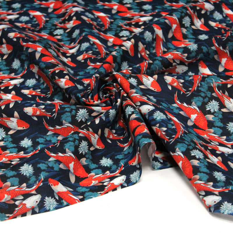 Tissu cotonnade motif japonais KOï aux poissons carpes koï rouges, fleurs et fond bleu - OEKO - TEX - tissuspipi.com