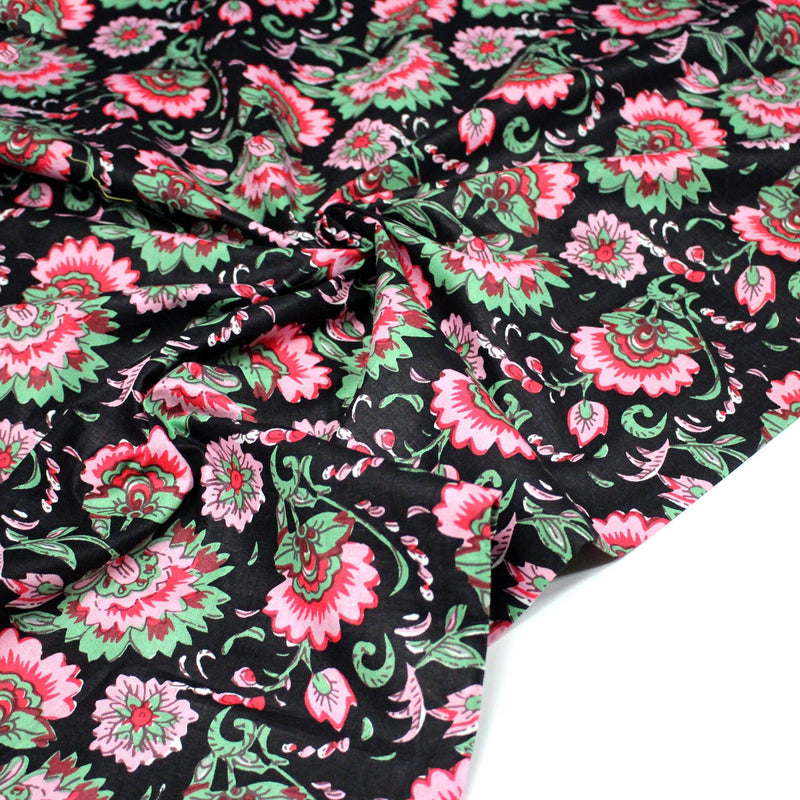 Tissu coton fin imprimé INDIENNES, noir aux fleurs roses rouges et vertes - tissuspipi.com