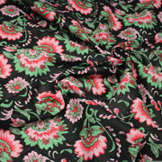 Tissu coton fin imprimé INDIENNES, noir aux fleurs roses rouges et vertes - tissuspipi.com