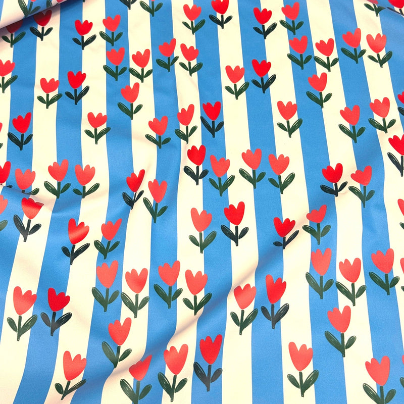 Tissu habillement imperméable, Rayures bleues & tulipes roses rouges - STANDARD 100 by OEKO-TEX - tissuspipi.com