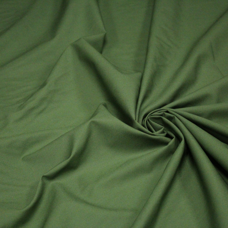 Tissu popeline de coton vert mousse uni - COLLECTION LES BASIQUES - tissuspipi.com