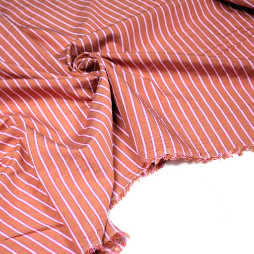 Tissu viscose fluide SERENIDADE, tissé corail aux rayures roses et blanches - Fabrication française - tissuspipi.com