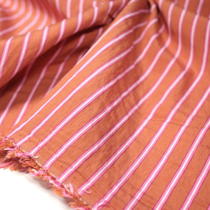 Tissu viscose fluide SERENIDADE, tissé corail aux rayures roses et blanches - Fabrication française - tissuspipi.com